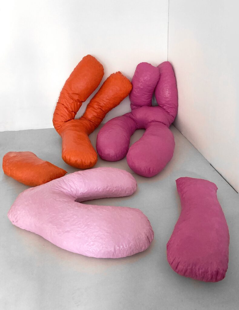 Weary Chromosomes Soft Skulpturen Tina Mamczur